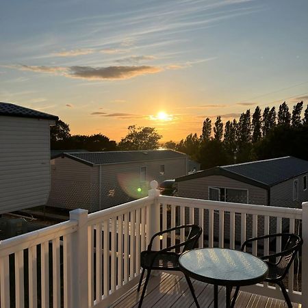 Escape City Caravan Lytchett Minster Buitenkant foto