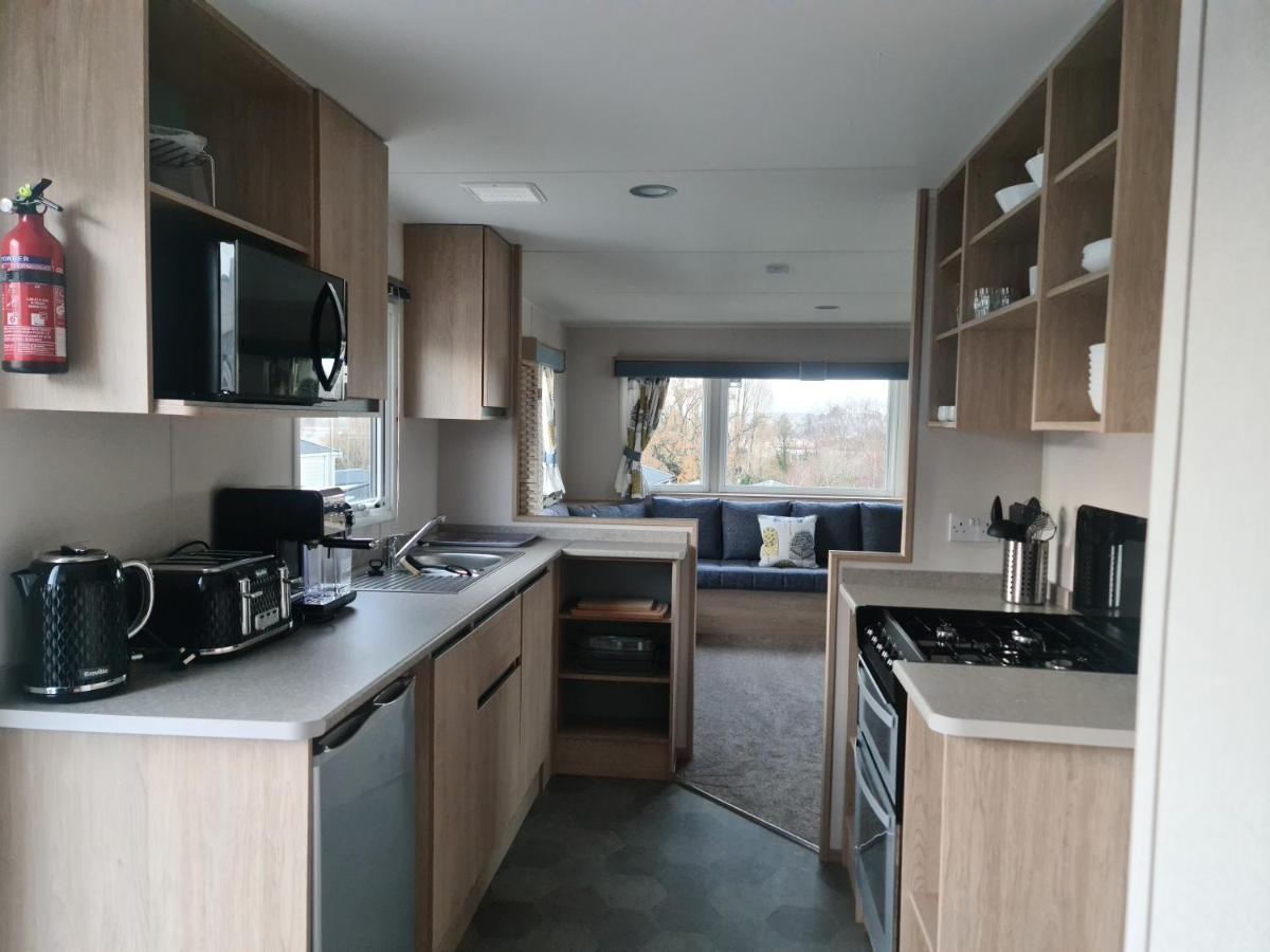 Escape City Caravan Lytchett Minster Buitenkant foto