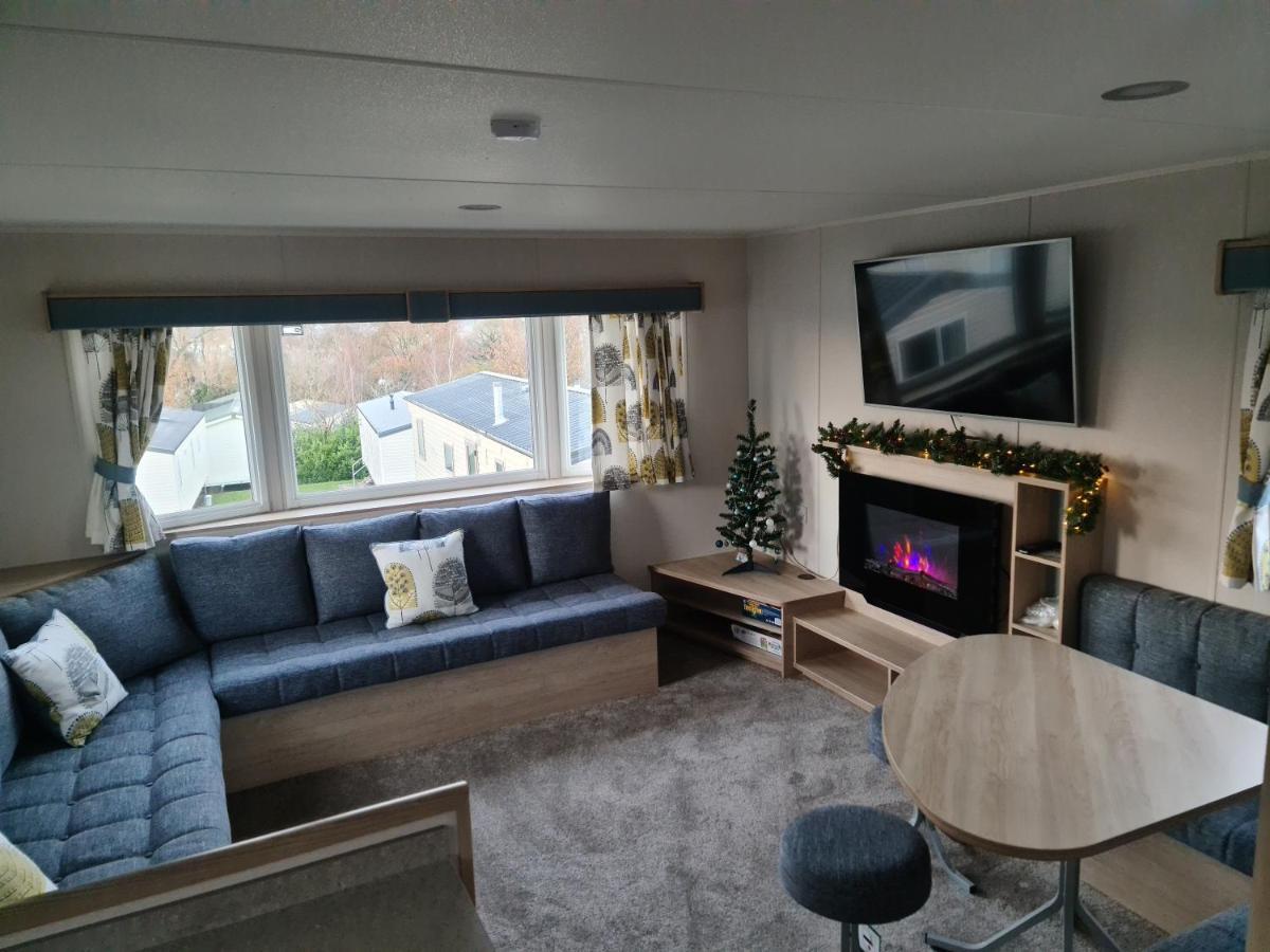 Escape City Caravan Lytchett Minster Buitenkant foto