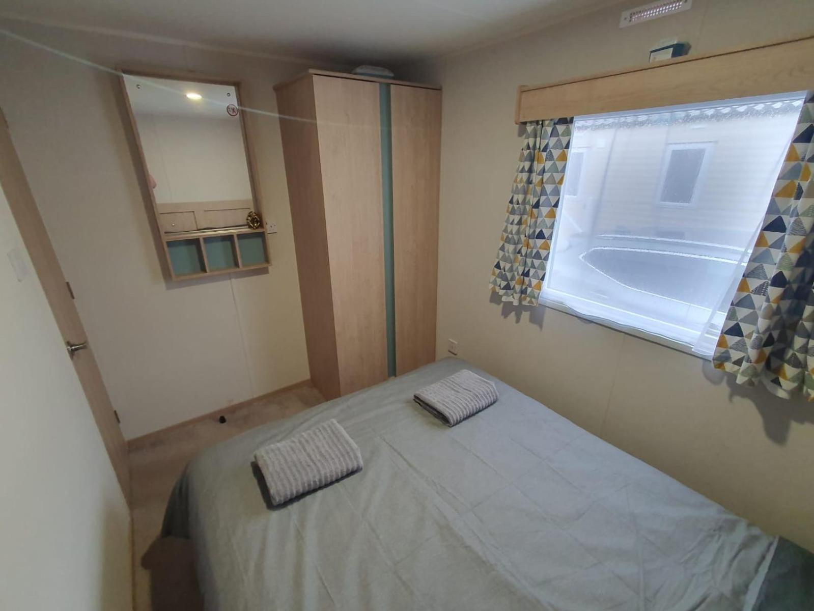 Escape City Caravan Lytchett Minster Buitenkant foto