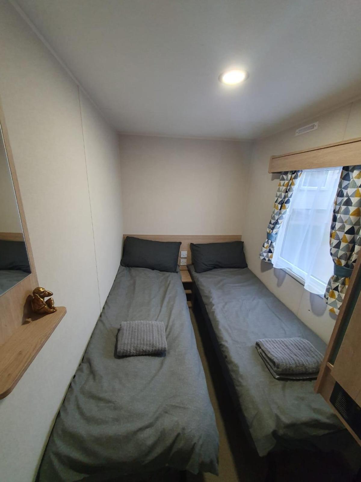 Escape City Caravan Lytchett Minster Buitenkant foto