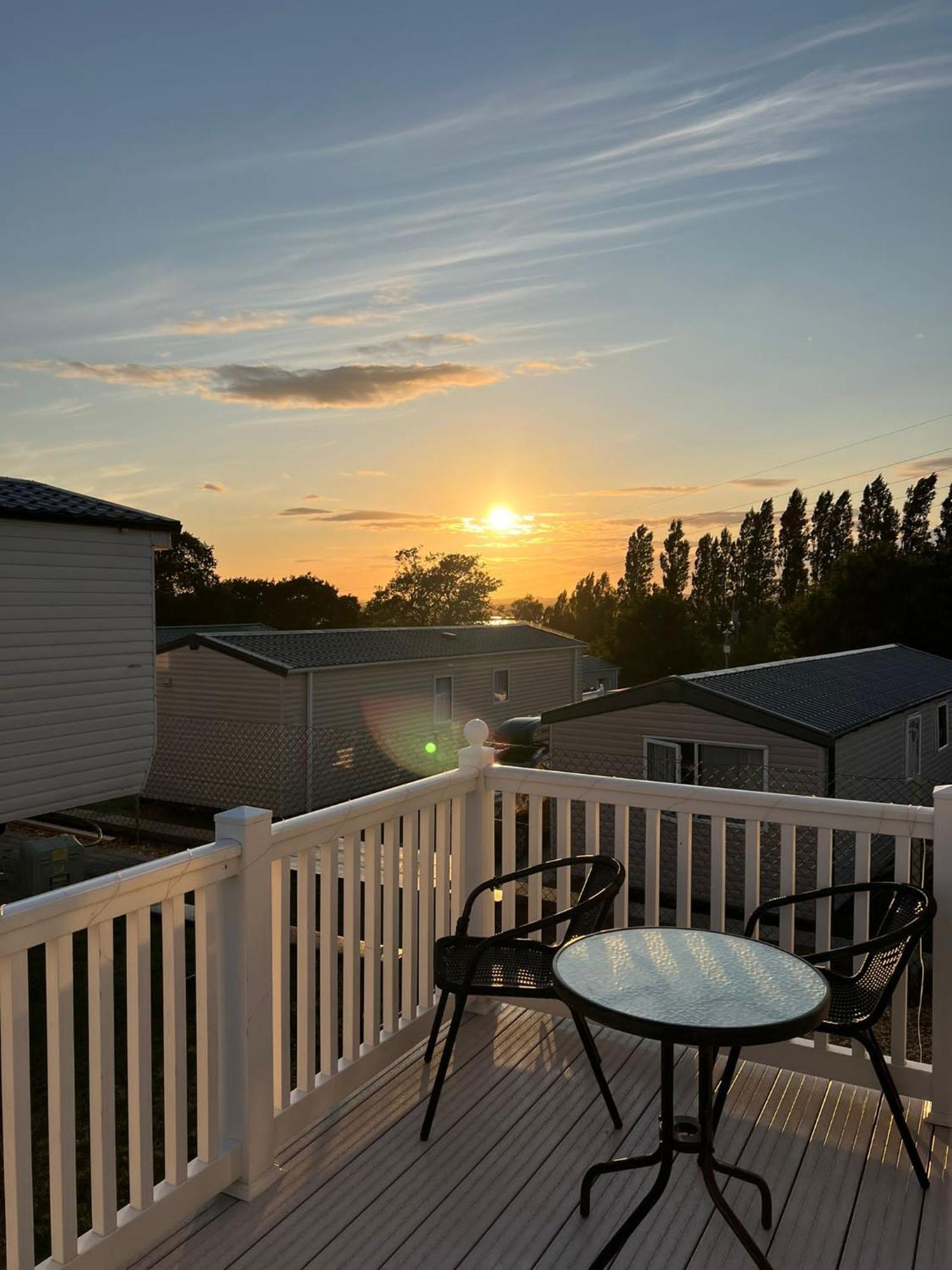 Escape City Caravan Lytchett Minster Buitenkant foto